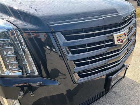 Used 2019 Cadillac Escalade Platinum AWD/4WD image 31