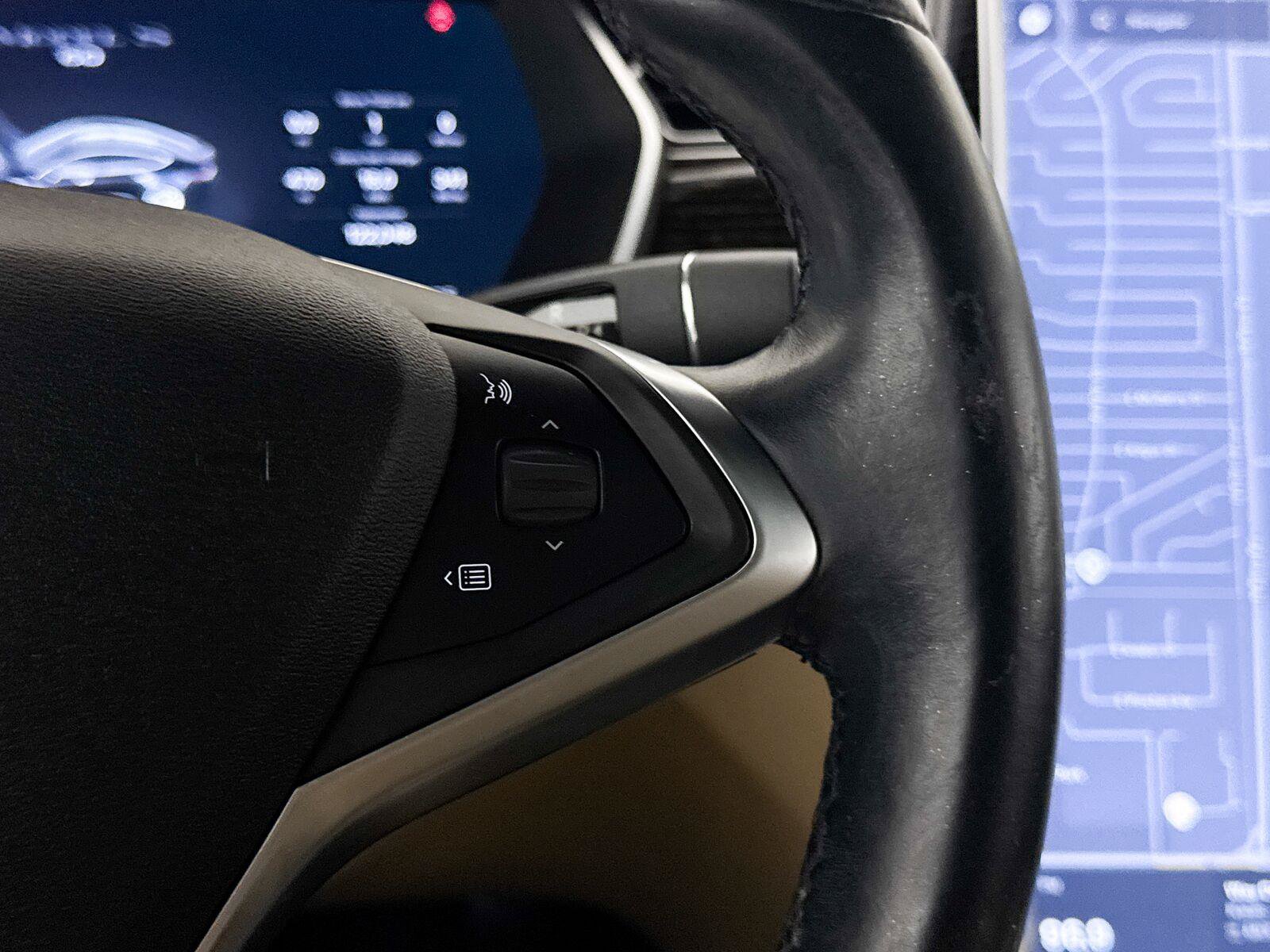 Used 2016 Tesla Model S 70 RWD image 33