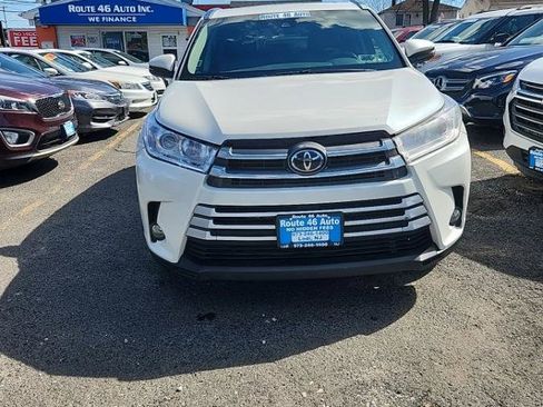 Used 2018 Toyota Highlander XLE image 2