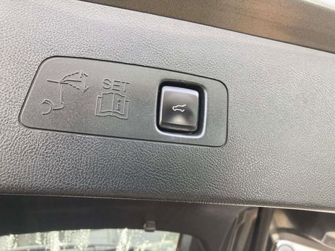 Used 2020 Lincoln Corsair FWD w/ Premium Package image 16