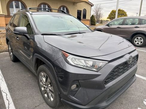 Used 2021 Toyota RAV4 XLE Premium image 2