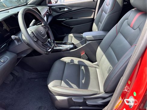 Certified 2024 Chevrolet Trax RS w/ Sunroof Package image 8