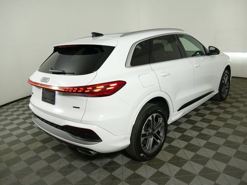 Certified 2025 Audi Q5 Premium w/ Convenience Package AWD/4WD image 3