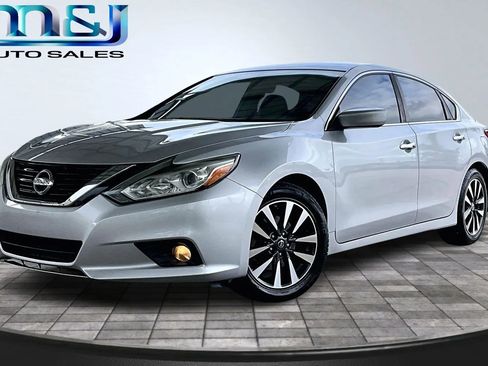 Used 2017 Nissan Altima 2.5 SV image 1