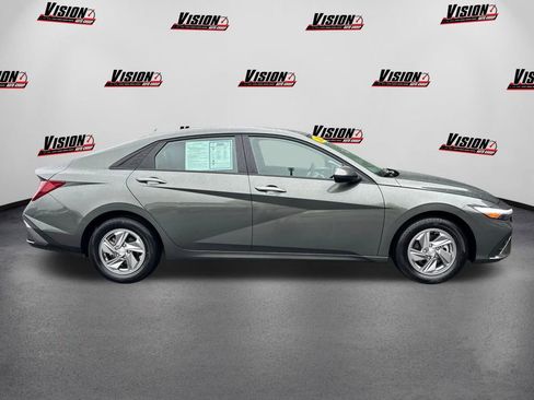 Certified 2025 Hyundai Elantra SE image 4