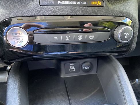 New 2025 Ford Escape SE w/ Class II Trailer Tow Package FWD image 22
