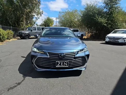 Used 2019 Toyota Avalon Limited w/ Advanced Safety Package FWD image 2