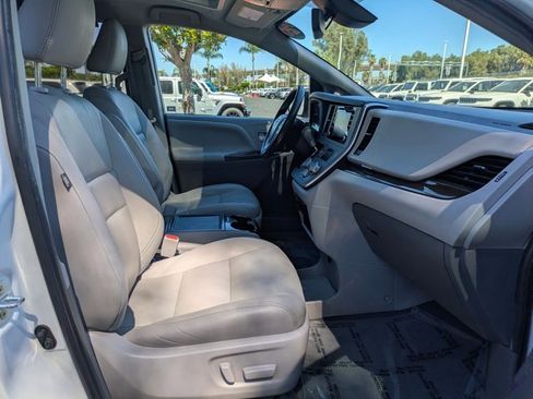 Used 2020 Toyota Sienna XLE w/ XLE Navigation Package image 21