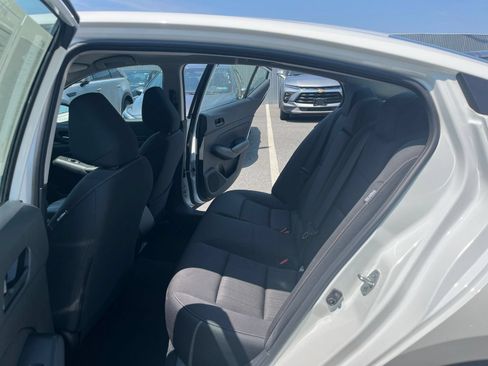 Used 2025 Nissan Altima 2.5 SV FWD image 26