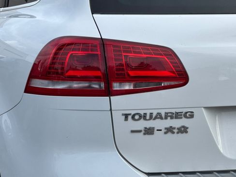 Used 2016 Volkswagen Touareg VR6 image 13