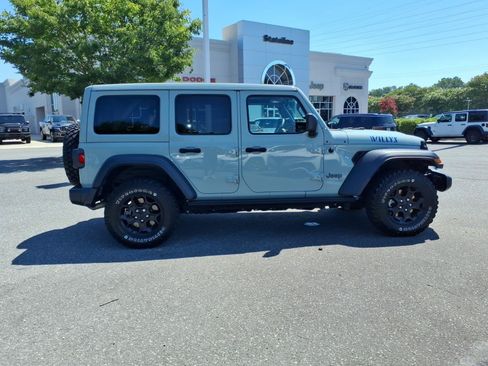 Used 2023 Jeep Wrangler Unlimited w/ Sun & Screen Package AWD/4WD image 12