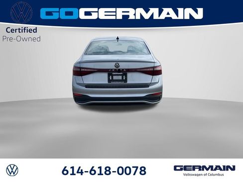 Used 2025 Volkswagen Jetta Sport image 7