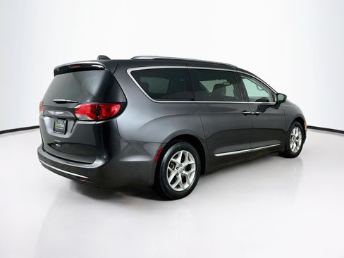 Used 2019 Chrysler Pacifica Touring-L Plus w/ Advanced Safetytec Group FWD image 9