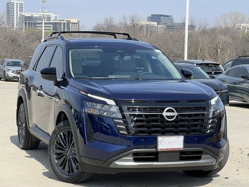 New 2026 Nissan Pathfinder SL image 2