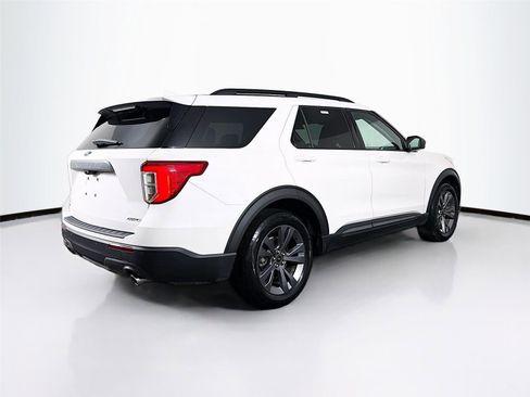Used 2021 Ford Explorer XLT w/ Equipment Group 202A image 7