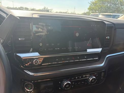 Used 2025 GMC Sierra 1500 SLT RWD image 9