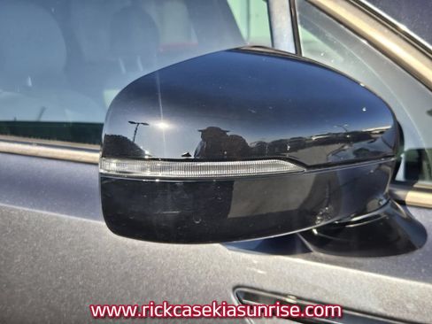 Used 2022 Kia Sorento EX w/ Panoramic Sunroof Package FWD image 7