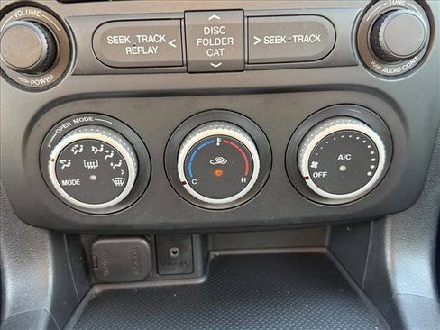 Used 2014 MAZDA MX-5 Miata Club image 19