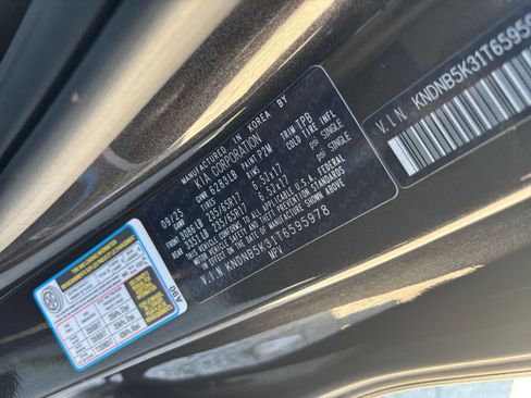 Used 2026 Kia Carnival FWD image 28