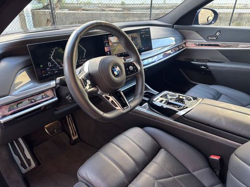 Used 2023 BMW 760i xDrive w/ Luxury Rear Seating Package AWD/4WD image 8