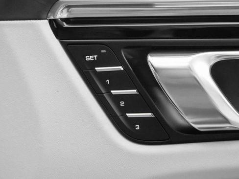 New 2025 Porsche Macan image 80