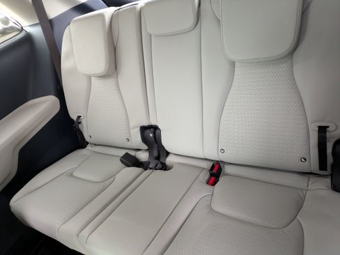 Used 2025 Kia Carnival SX Prestige image 17