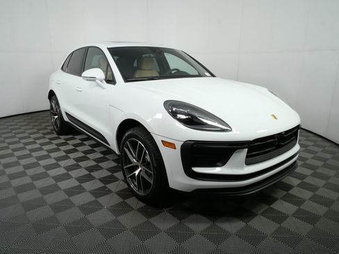 New 2026 Porsche Macan image 28