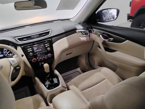 Used 2015 Nissan Rogue S FWD image 13