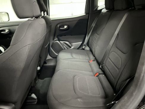Used 2020 Jeep Renegade Latitude FWD image 24