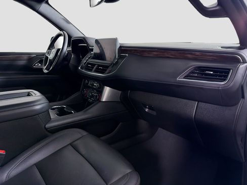 Used 2023 Chevrolet Suburban LT image 32