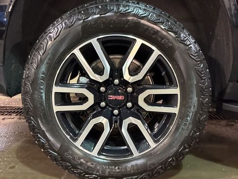 Used 2024 GMC Yukon AT4 w/ Technology Package image 12