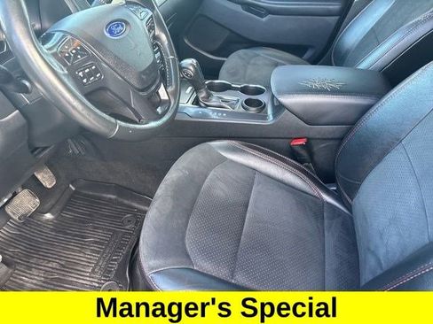 Used 2019 Ford Explorer XLT w/ Equipment Group 202A image 11