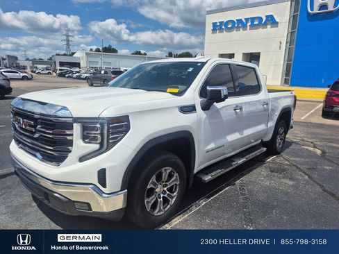 Used 2022 GMC Sierra 1500 SLT w/ SLT Convenience Package AWD/4WD image 2