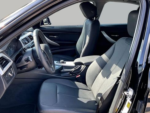 Used 2018 BMW 320i Sedan RWD image 8