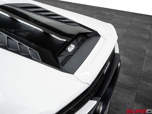Used 2021 Lamborghini Huracan EVO RWD image 18