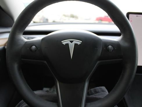 Used 2022 Tesla Model 3 Performance image 12