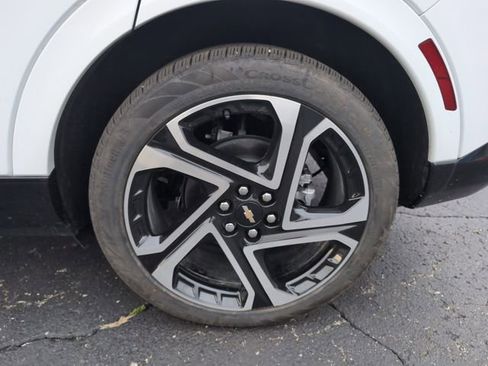 New 2025 Chevrolet Equinox EV LT image 24