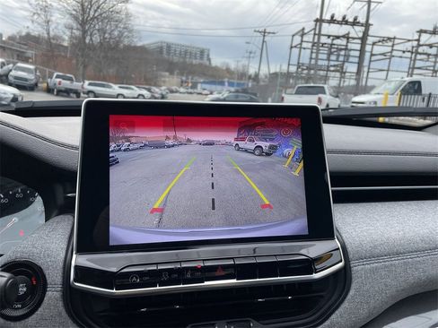 Used 2023 Jeep Compass Sport image 19