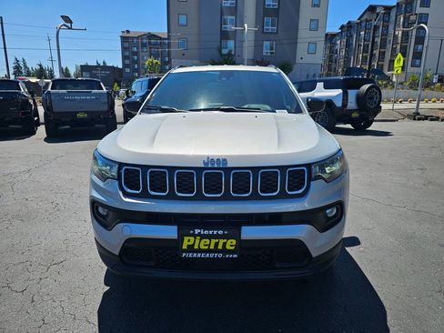 Used 2024 Jeep Compass Latitude image 8
