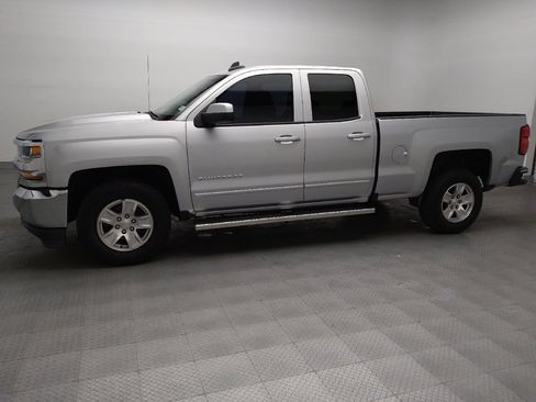 Used 2017 Chevrolet Silverado 1500 LT RWD image 2