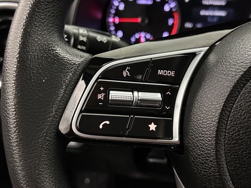 Used 2023 Kia Forte LXS image 17