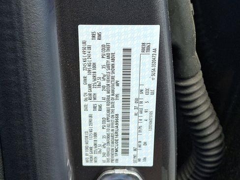 New 2024 Ford Escape SE w/ PHEV Premium Package FWD image 18