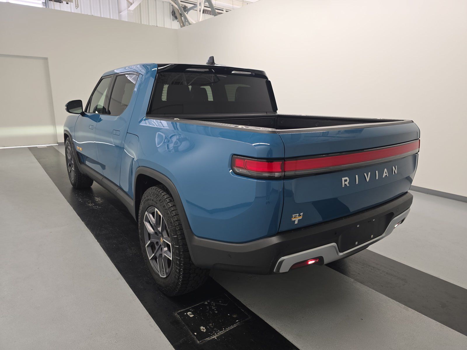 Used 2022 Rivian R1T Launch Edition AWD/4WD image 3