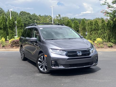 Used 2026 Honda Odyssey Elite image 2