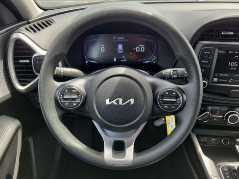 Used 2025 Kia Soul LX w/ LX Technology Package image 17