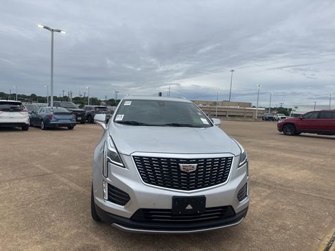 Used 2020 Cadillac XT5 Premium Luxury FWD image 3