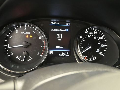 Used 2018 Nissan Rogue SL FWD image 17
