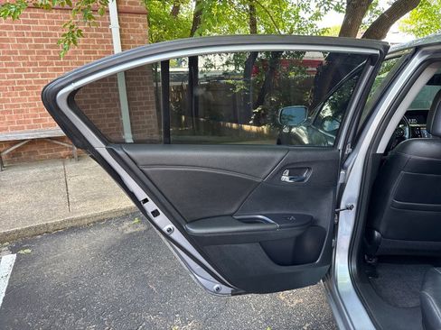 Used 2017 Honda Accord EX-L image 13