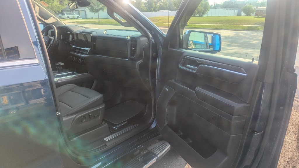 Used 2023 Chevrolet Silverado 1500 LTZ AWD/4WD image 15
