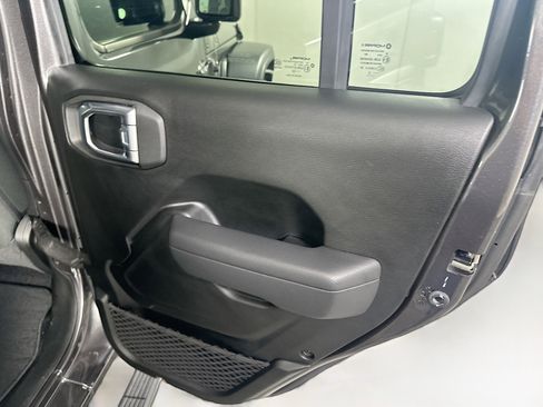 Used 2022 Jeep Wrangler Unlimited Sport image 29